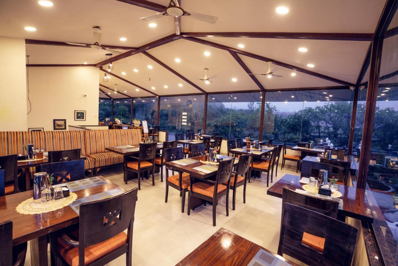 La Serene Resort And Spa ماهاباليشوار المظهر الخارجي الصورة