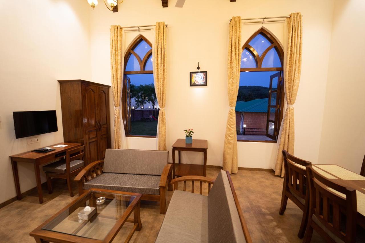 La Serene Resort And Spa ماهاباليشوار المظهر الخارجي الصورة