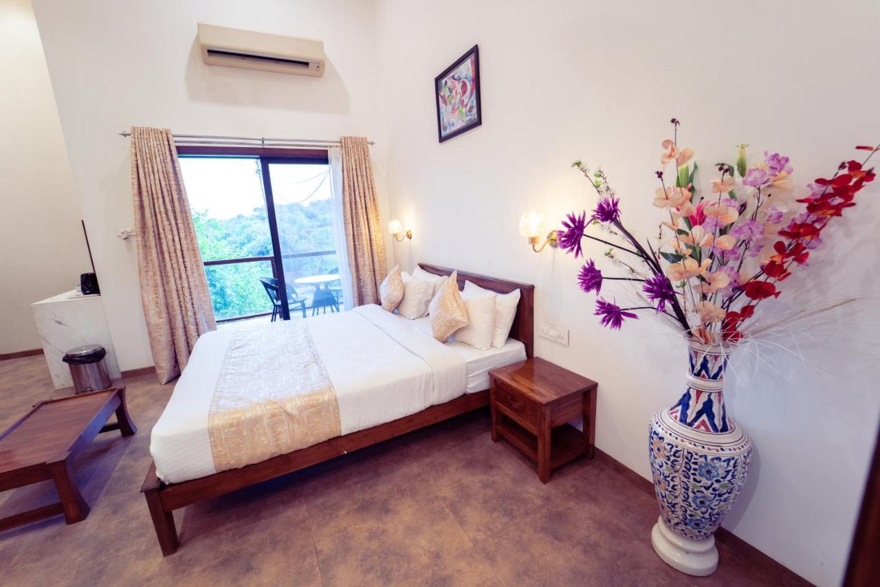La Serene Resort And Spa ماهاباليشوار المظهر الخارجي الصورة