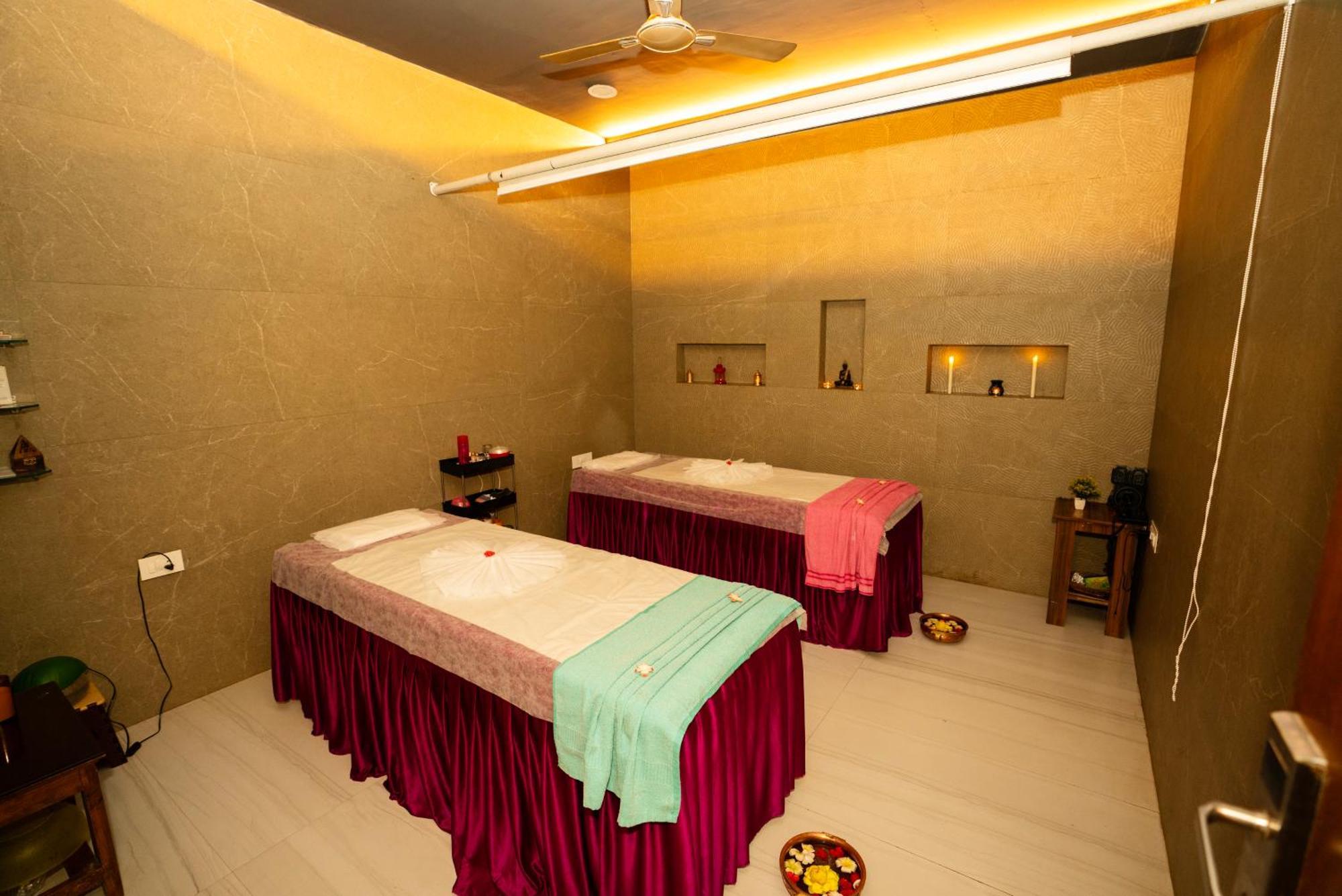 La Serene Resort And Spa ماهاباليشوار المظهر الخارجي الصورة